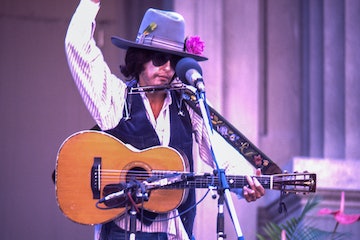BERKELEY, CA - OCTOBER 9:  Joan Baez performs dressed as Bob Dylan during the Bread & Roses Festival...