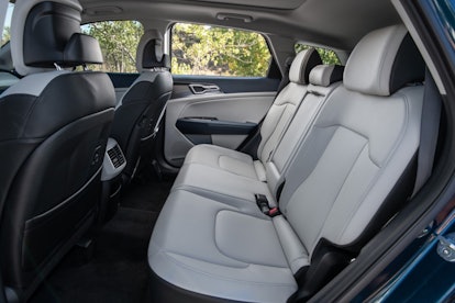 Kia Sportage Hybrid SX white backseats